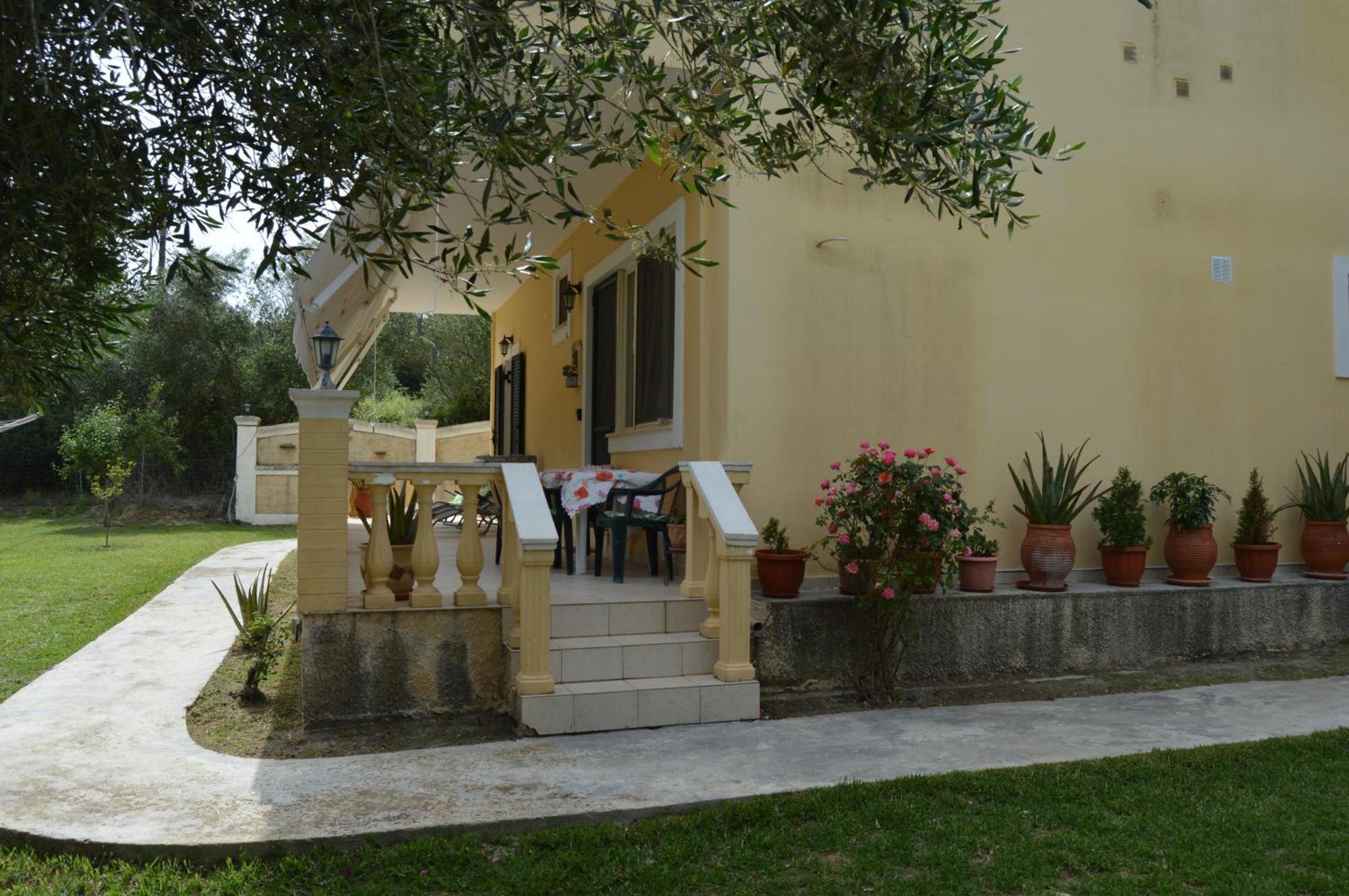 Villa Elena Marathiás Exteriör bild