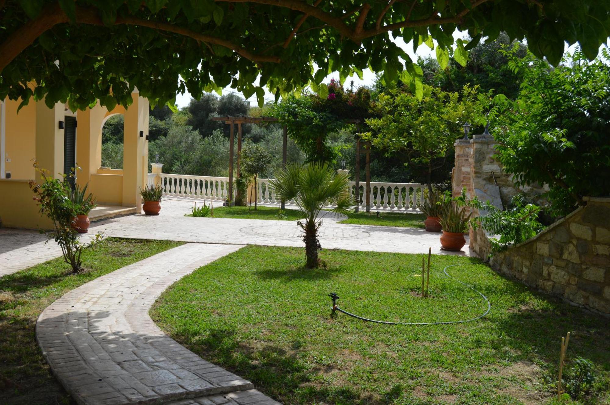 Villa Elena Marathiás Exteriör bild